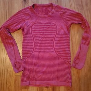Lululemon Fitted Long Sleeve Shirt w/thumb holes